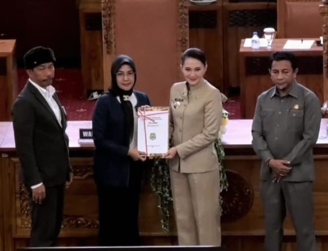 
 Ekonomi Naik, PAD Melonjak, Gubernur Sherly Dorong Transformasi Lewat KUA-PPAS 2026