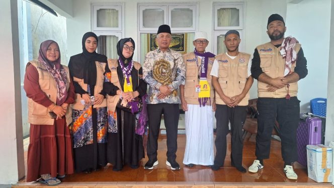 
 Lima Jamaah Umroh Nasab Foundation Pulang, Disambut Haru Keluarga
