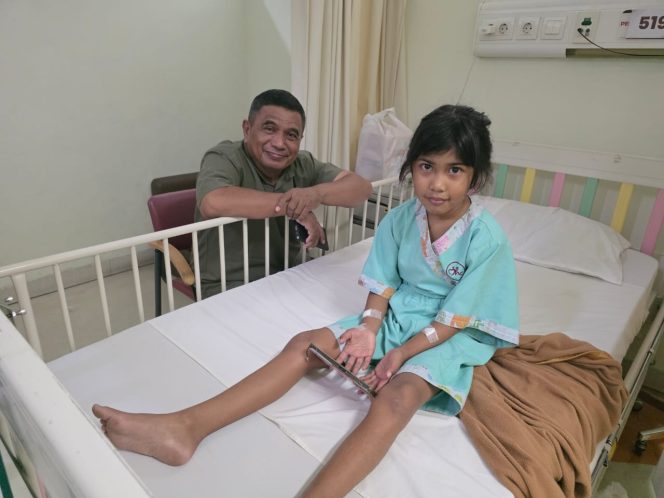 
 Haji Robert Biayai Pengobatan Anak Bocor Jantung dari Halut