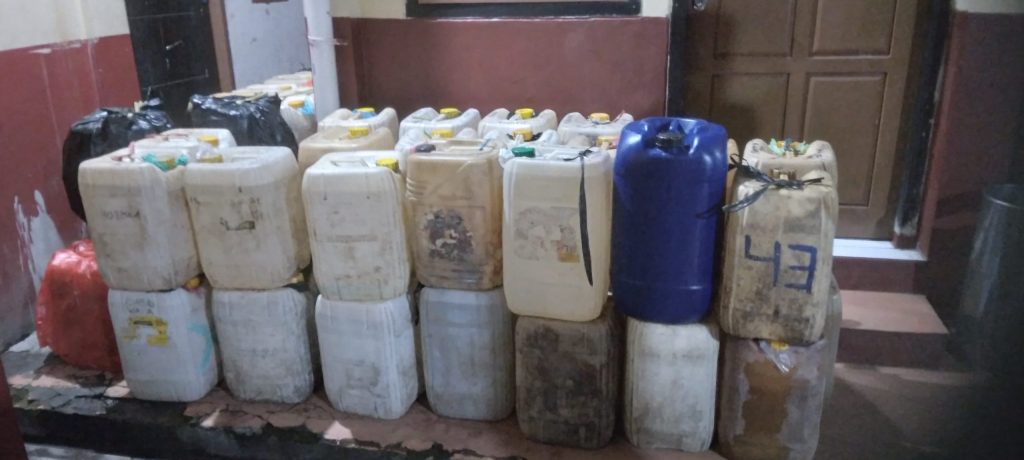 Polsek Ternate Selatan Sita 72 Jirigen Minyak Tanah di Kapal Makaeling