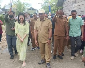 Gubernur Sherly Serahkan Kapal Tangkap dan BPJS untuk Nelayan Haltim