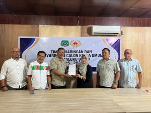Husni Bopeng Resmi Ambil Formulir Pendaftaran Ketua KONI Malut