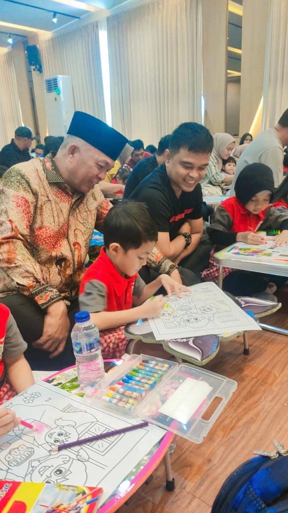 Wawali Ternate  Hadiri Perayaan Hari Ayah Nasional, Rayakan Momen Bersama Dua Anaknya