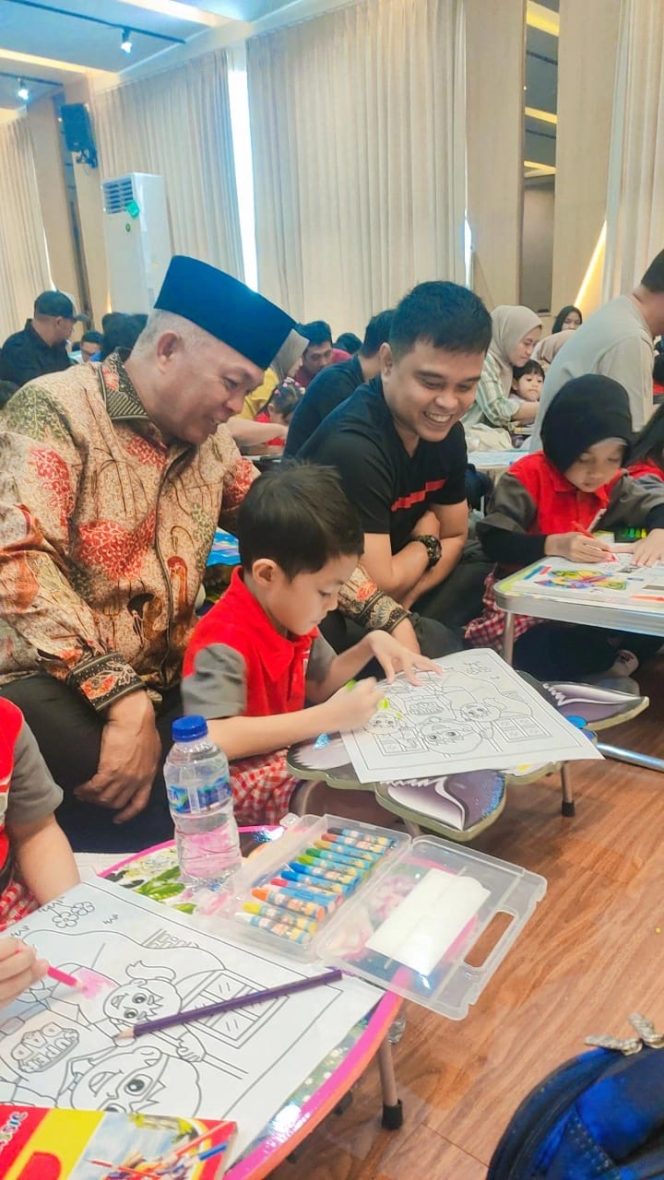 
 Wawali Ternate  Hadiri Perayaan Hari Ayah Nasional, Rayakan Momen Bersama Dua Anaknya
