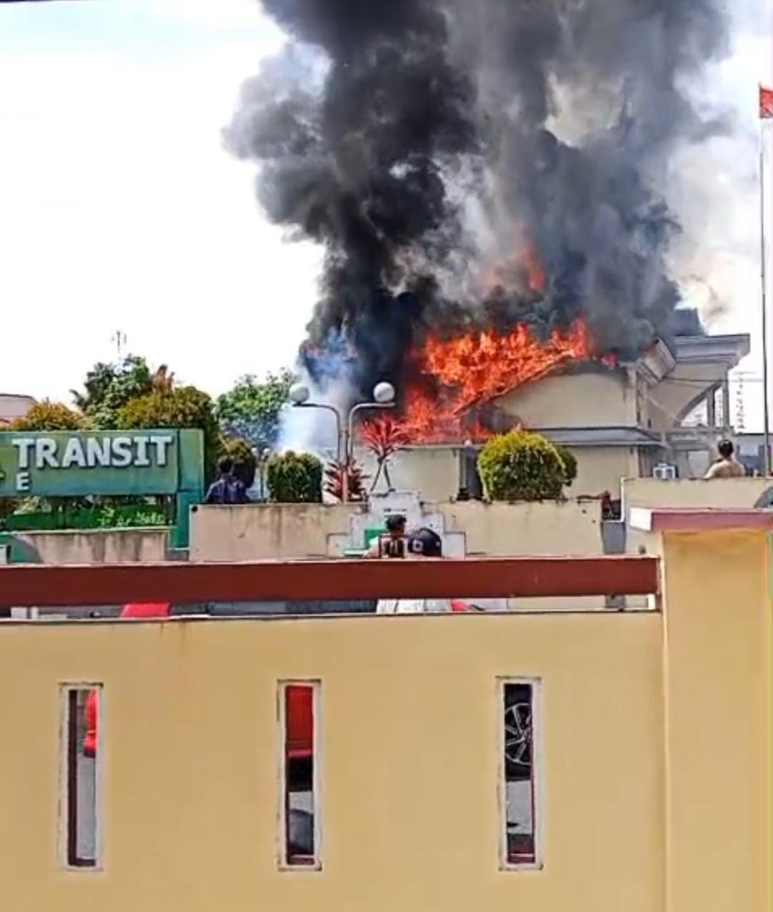 Kebakaran Hanguskan Lantai Dua Gedung Musdalifah Asrama Haji Ternate