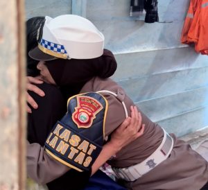 Polantas Menyapa, Satlantas Polres Halteng Tebar Kepedulian di Desa Nur Weda