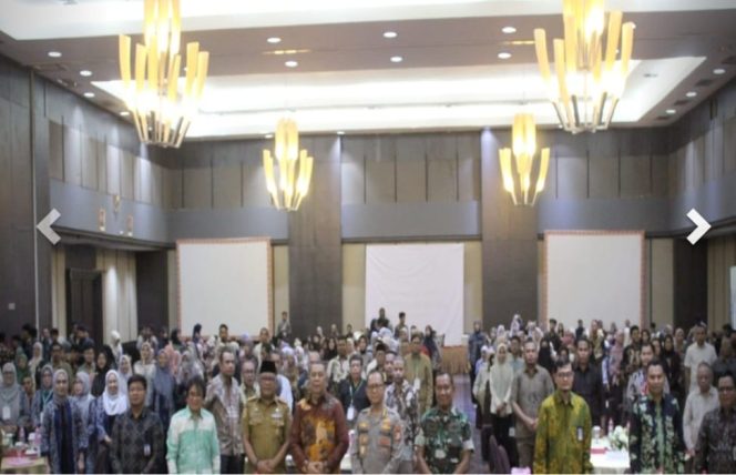 
 Sekda Malut Buka Seminar ISEI, Dorong Industri Ekstraktif yang Inklusif dan Berkelanjutan