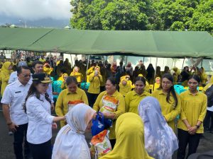 Sentuh Warga dengan “Rasa”, Gubernur Serly Gelar Pasar Murah dan Bagi 1.000 Paket Sembako di Ternate