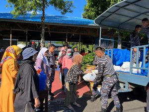 Lanal Ternate & Pemprov Malut Salurkan 1.000 Paket Sembako Lewat Gebyar Pasar Murah Nataru 2026
