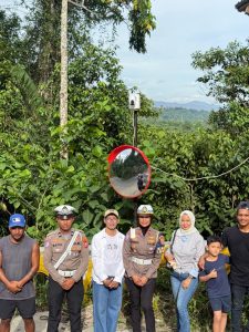 Polres Halteng Tingkatkan Keamanan di Tabalik dengan Pemasangan CCTV dan Cermin Cembung