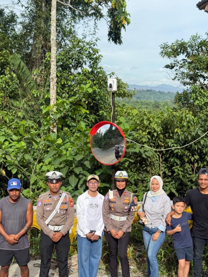 
 Polres Halteng Tingkatkan Keamanan di Tabalik dengan Pemasangan CCTV dan Cermin Cembung