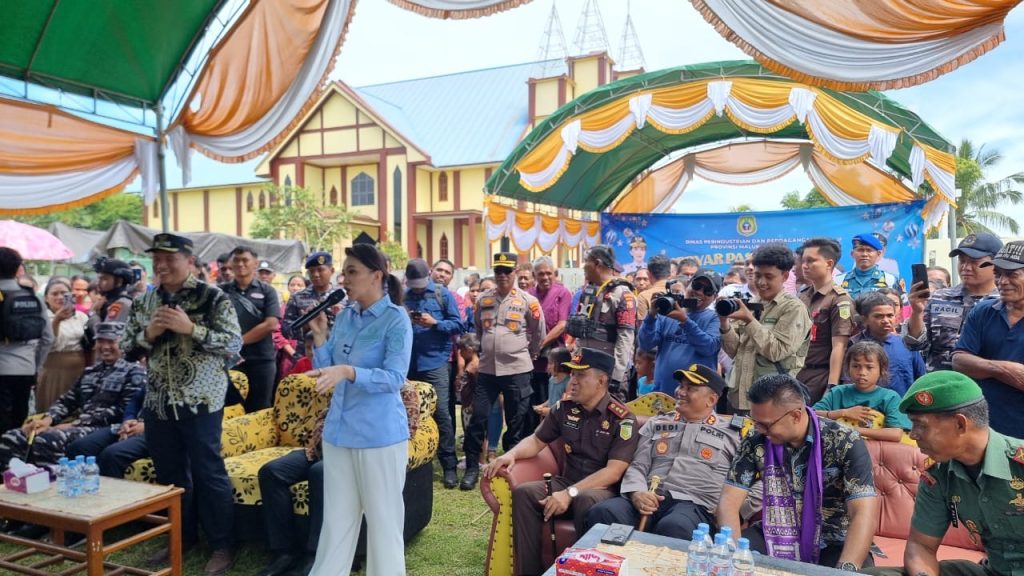 Gubernur Maluku Utara Sherly Tjoanda Resmikan Gereja Eben Haezer dan Salurkan 2.000 Paket Sembako di Morotai Timur