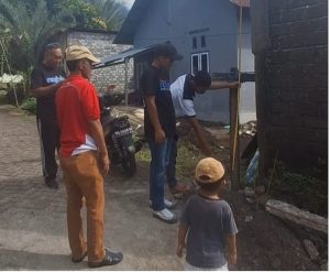Usai Diterjang Hujan Deras, Wakil Wali Kota Ternate Bangun Kembali Rumah Warga dari Dana Pribadi