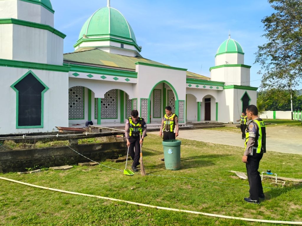 Sambut Ramadan, Satlantas Polres Halteng Gelar Bakti Religi di Masjid Darul Yasin