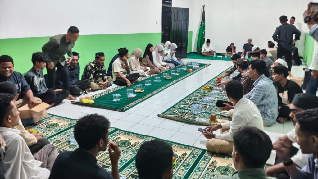 Hangatnya Kebersamaan Ramadan: Senator Hasby Yusuf Bukber Bersama HMI–Kohati Ternate, Meneguhkan Nilai Pengabdian Kader