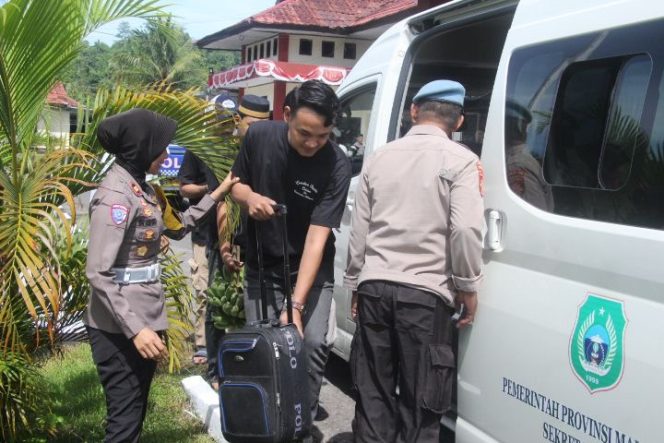 
 Kapolres Halteng Lepas 15 Peserta Mudik Balik Gratis Presisi 2026 ke Sofifi
