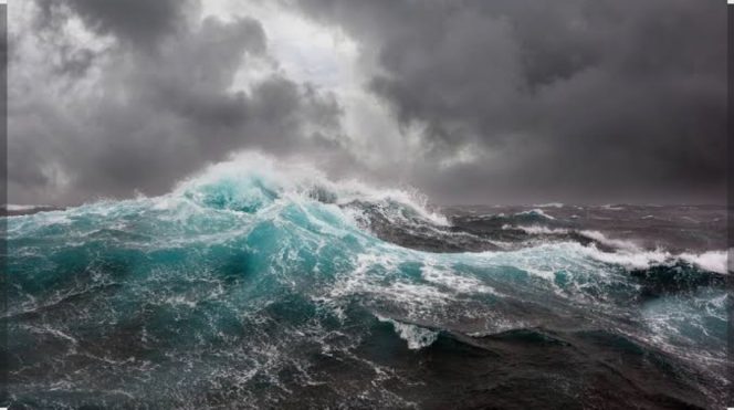 
 Gubernur Serly Imbau Masyarakat Malut Siaga Gelombang Tinggi Hingga 2,5Meter