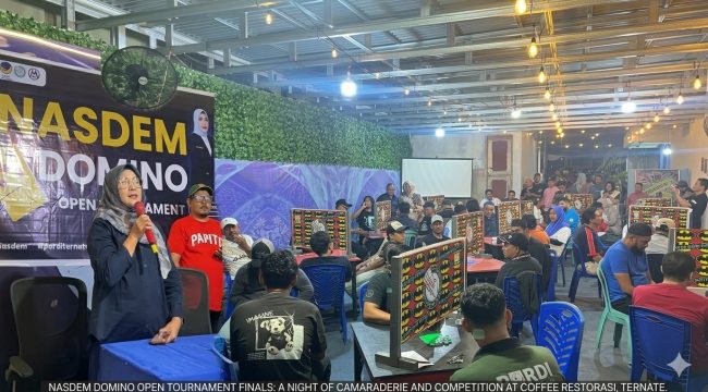 zKetua DPW NasDem, Husni Bopeng saat membuak Open Tournament Domino