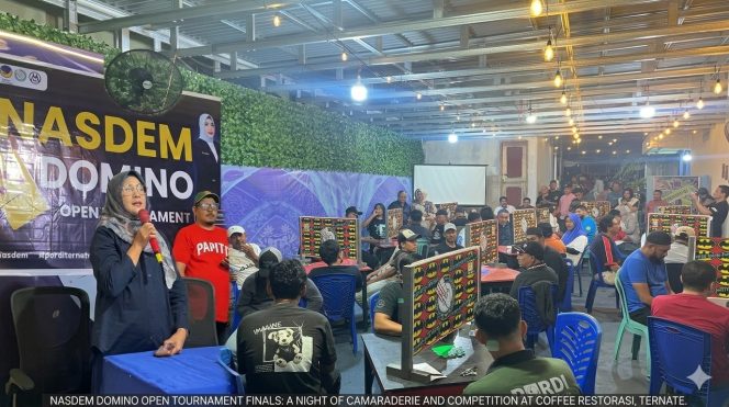 
 zKetua DPW NasDem, Husni Bopeng saat membuak Open Tournament Domino