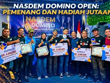 Penyerahan Hadiah para juara tournament domino DPW NasDem Maluku Utara