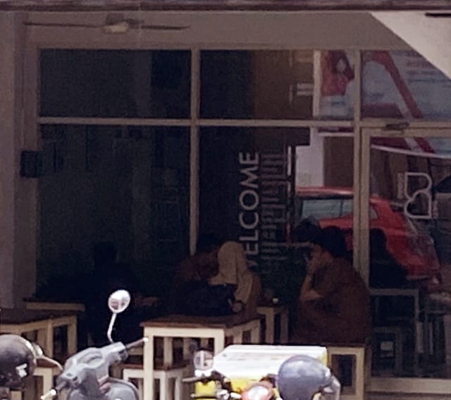 Plh Kadisperindag Malut Disorot, Nongkrong di Kafe Saat Jam Kerja