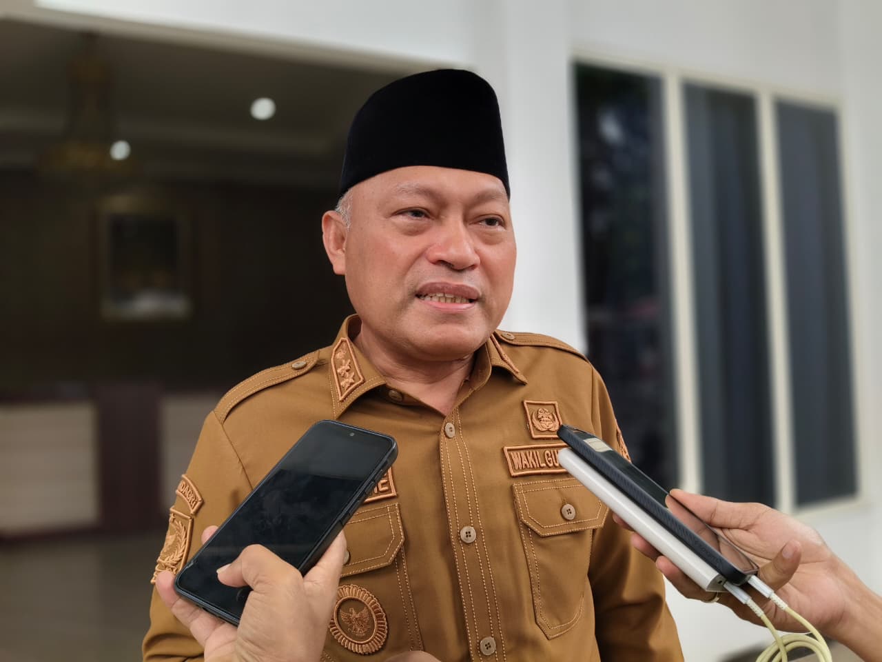 Tak Hadir di Rapat Evaluasi, Wagub Sarbin Sehe Mengaku Tidak Tahu Keberadaan Kadis PUPR Risman Iryanto   